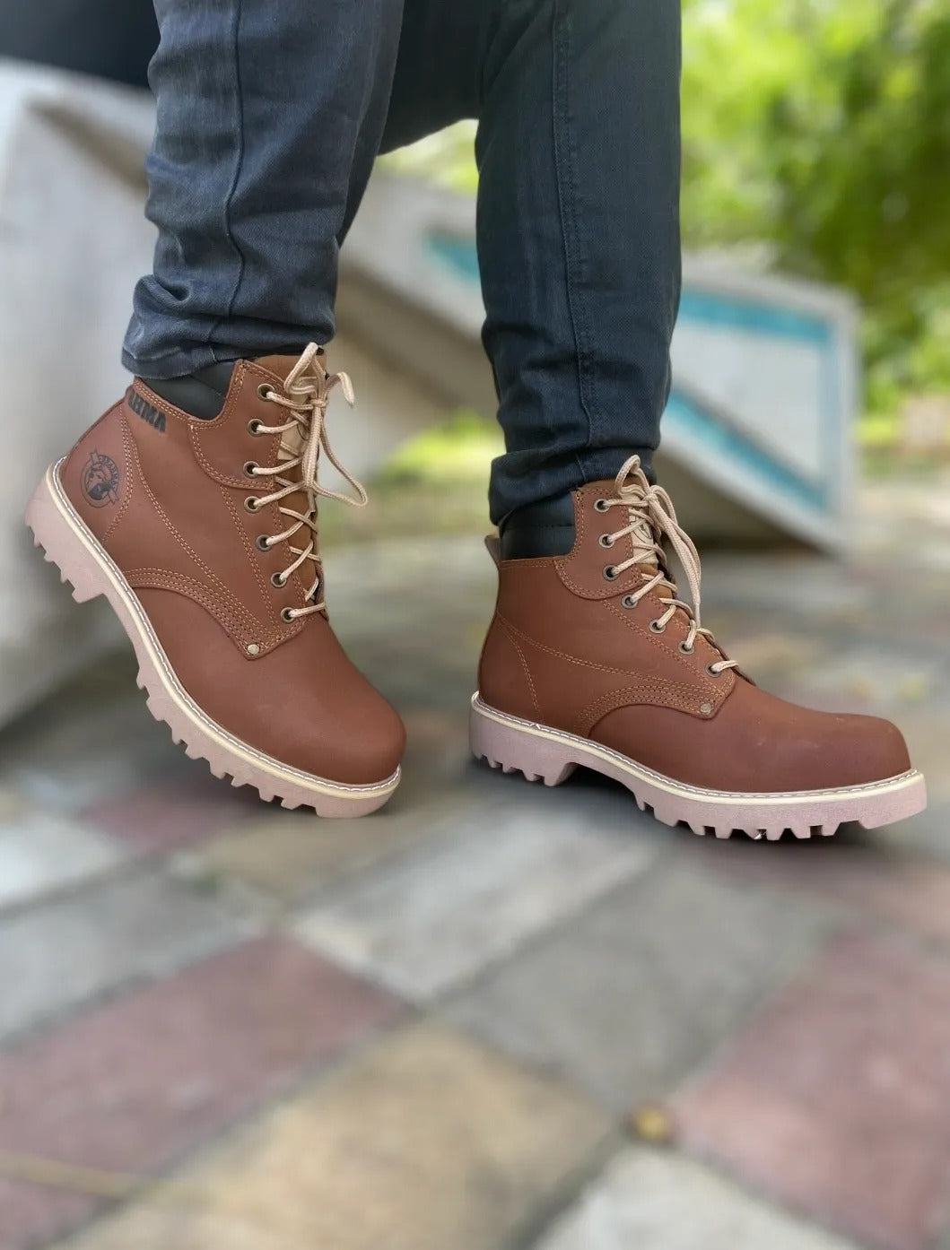 BOTA BRAHMA CLASICA CUERO + CAJA ⚜️
